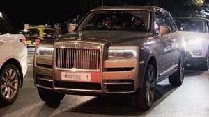 अनंत अंबानी पहली बार रोल्स राॅयस कलिनन की सवारी करते दिखे, देखें तस्वीरें