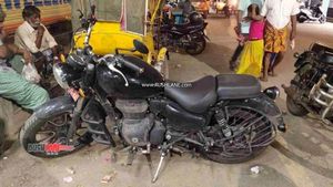 नई रॉयल एनफील्ड थंडरबर्ड टेस्टिंग के दौरान आयी नजर, देखें फोटो