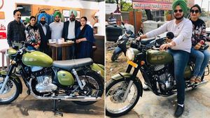 बुकिंग के महज 16 दिनों के भीतर ग्राहक को मिली जावा 42 बाइक, देखें तस्वीरें