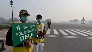 दिल्ली में ऑड-ईवन स्कीम आज से लागू, इलेक्ट्रिक वाहनों को मिली छूट