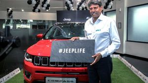 क्रिकेट लेजेंड कपिल देव ने खरीदी जीप कंपास एसयूवी, सेलिब्रिटीज की है यह पसंदीदा कंपनी