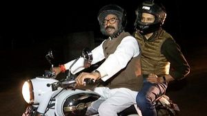 झारखंड के नए सीएम ने की जावा क्लासिक 300 की सवारी, देखें तस्वीरें