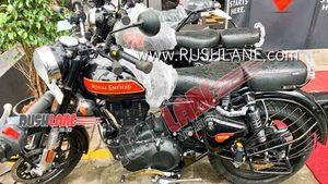 रॉयल एनफील्ड क्लासिक 350 बीएस6 डीलरशिप में आयी नजर, देखें क्या है नया