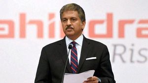 आनंद महिंद्रा एवं टीवीएस ग्रुप के वेणु श्रीनिवासन सहित 11 उद्योगपतियों को मिलेंगे पद्म पुरस्कार