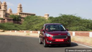 फोर्ड फिगो और एस्पायर के ऑटोमेटिक वैरिएंट की बुकिंग बंद, जाने क्या है वजह