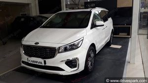 किया कार्निवल लॉन्च के पहले ही पहुंची डीलरशिप पर, देखें तस्वीरें