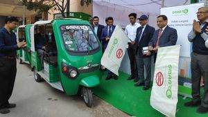 दिल्ली वालों के लिए खुशखबरी, 12 नए मेट्रो स्टेशनों पर ई-रिक्शा परिचालन हुआ शुरु