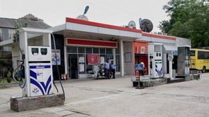 बीएस6 अवतार के साथ ही बढ़ेंगी पेट्रोल व डीजल की कीमतें