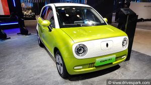 दुनिया की सबसे सस्ती इलेक्ट्रिक कार ‘आर1’ ऑटो एक्सपो 2020 में हुई पेश, जानें क्या है खास