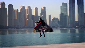 6000 फीट की ऊंचाई पर उड़ान भरकर इस शख्स ने बनाया विश्व रिकाॅर्ड, देखें वायरल वीडियो