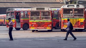 मुंबई की सिटी बस को बनाया गया है एम्बुलेंस, इस तरह से किया गया है तैयार