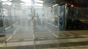 मारुति अपने प्लांट में ऐसे कर रही है कर्मचारियों को डिसइंफेक्ट, देखें वीडियो 