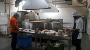 मारुति सुजुकी बनी गरीबों की संकटमोचक, इस तरह कर रही है लोगों की मदद