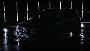 नई जनरेशन मर्सिडीज बेंज जीएलएस का टीजर हुआ जारी, जल्द होनी है लॉन्च