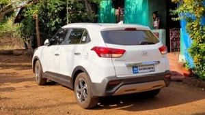 हुंडई क्रेटा के नाबालिग ड्राइवर ने रोका एंबुलेंस का रास्ता, पुलिस ने पकड़ा, देखें वीडियो