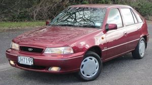 How To Push Start A Car: इस तरह लगाएंगे धक्का तो चालू हो जाएगी कार, जानें टिप्स