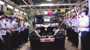 2020 Mahindra Thar Spied: नई महिंद्रा थार अगस्त में होगी लॉन्च, डीलरशिप में पहुंचना हुई शुरू