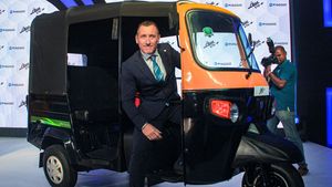 Piaggio Restarts Operations: पियाजियो ने फिर से काम किया शुरू, सरकार के निर्देश का हो रहा पालन