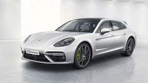 Porsche Panamera Turbo S E-Hybrid Price Revealed: पोर्शे पानामेरा टर्बो एस ई-हाइब्रिड की कीमत खुली