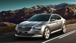 2020 Skoda Superb L&K Reaches Dealerships: स्कोडा सुपर्ब लॉरेन एंड क्लेमेंट डीलरशिप पर पहुंची