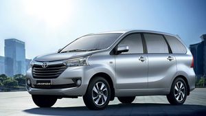 Toyota C-MPV India Launch Revealed: टोयोटा जल्द ही भारत में लाॅन्च करेगी सी-एमपीवी