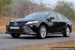Toyota Camry BS6 Hybrid Car Launched In India: टोयोटा कैमरी बीएस6 हाइब्रिड कार भारत में हुई लाॅन्च