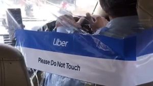 Uber Introduces Plastic Wall In Cabs: उबर कैब में लगा रही है प्लास्टिक की दीवार, जानें क्यों