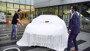 Virat Kohli's Brother Buys Car: विराट कोहली के भाई ने डीलरशिप खुलते ही खरीद ली करोड़ो की यह कार