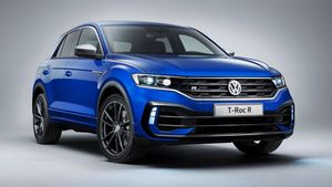 Volkswagen T-Roc Reaches Dealerships: फॉक्सवैगन टी-रॉक डीलरशिप में पहुंचनी हुई शुरू