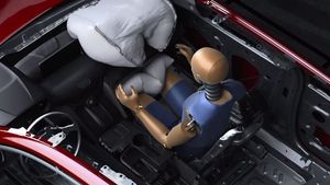 World's First Wrap-Around-Head Airbag: एक्यूरा ने बनाया नया एयरबैग, करेगा ड्राइवर की पूरी सुरक्षा