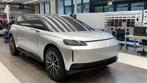 Electric SUV Worth $940 Million Fails: टेस्ला के सामने फेल हुई यह कार, हुआ करोड़ों का नुकसान