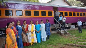 Railway Coach Modified As Restaurant: रेलवे कोच को मॉडिफाई कर बनाया रेस्टॉरेंट, देखें तस्वीरें