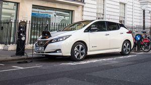 UK Offers Subsidy For Shifting To EVs: इलेक्ट्रिक वाहन खरीदने पर सरकार देगी 5 लाख की सब्सिडी