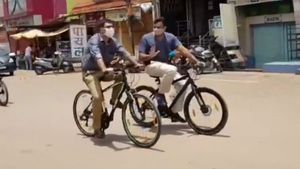 Bastar SP, DC Spotted Riding Bicycle: बस्तर के कलेक्टर और उपायुक्त ने की साइकिल की सवारी