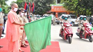 Hero Presents Scooters To Lady Police Force: गोरखपुर महिला पुलिस बल को मिली 100 हीरो स्कूटर