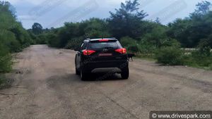Mahindra XUV300 Sportz Spied: महिंद्रा एक्सयूवी300 स्पोर्ट्स टेस्टिंग करते हुई आई नजर, देखें
