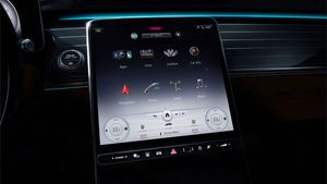 Mercedes-Benz S-Class Touchscreen Revealed: नई मर्सिडीज-बेंज एस-क्लास में मिलेगा बड़ा टचस्क्रीन