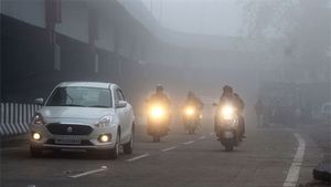 IIT Roorkee Develops New Technology: आईआईटी रुड़की ने खोजा धुंध में सेफ ड्राइविंग की तकनीक, जानें