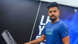 सुरेश रैना करोड़ों की कार धोकर कर रहे लॉकडाउन में टाइमपास, देखें नया वीडियो