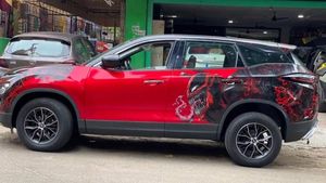 Tata Harrier With Deadpool Venom Wrap: टाटा हैरियर का डेडपूल वैनम रैप से शानदार कस्टमाइजेशन