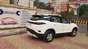 Tata Harrier Interior Modified: टाटा हैरियर को इस तरह से किया मॉडिफाई, अंदर से लगती है शानदार