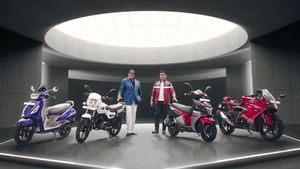 TVS Dual Platform FI Tech: अमिताभ बच्चन और धोनी ने बताया टीवीएस का नया राज, देखें वीडियो