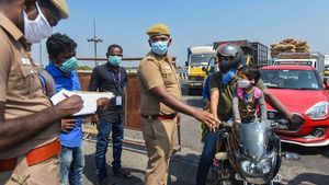 Vehicles Penalised In Noida: लाॅकडाउन उल्लंघन पर नोएडा में कटा 2,045 वाहनों का चालान, 7 हुए जब्त