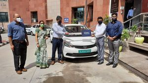 Tata Tigor EV Delivered: टाटा मोटर्स ने आयुष मंत्रालय को डिलीवर की टिगोर इलेक्ट्रिक कारें