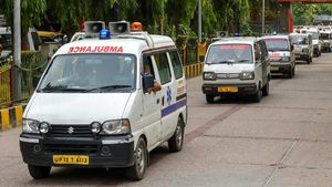 एम्बुलेंस को नहीं दे रहा था आगे जाने की जगह, कार ड्राईवर पर लगा बड़ा फाइन