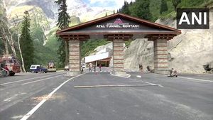 World's Longest Highway Tunnel: अटल टनल, मनाली से लेह को जोड़ती दुनिया की सबसे लंबी टनल