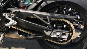 BMW Launches Maintenance Free Chain: बीएमडब्ल्यू ने मेंटेनेंस फ्री बाइक चेन किया लॉन्च, जानें