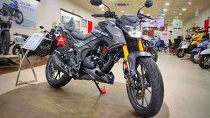 Honda CB Hornet 200R Spotted At Dealership: होंडा सीबी हॉर्नेट 200आर डीलरशिप पर दिखी, जानें