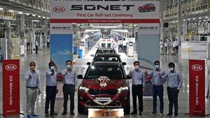 Kia Sonet Production Start: किया सॉनेट का उत्पादन हुआ शुरू, पहली यूनिट हुई रोल आउट