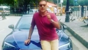 Ravi Shastri Shows His Car: रवि शास्त्री ने दिखाई अपनी कस्टमाईज ऑडी आरएस5, देखें वीडियो